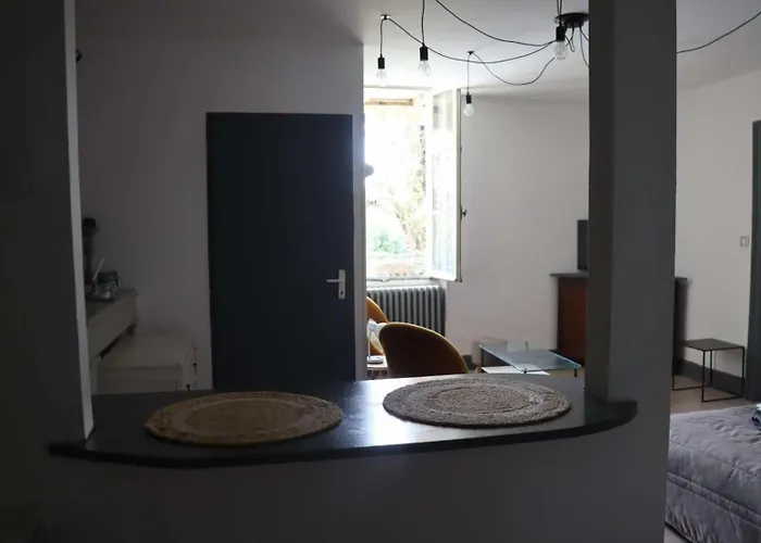 Agréables Avec Terrasse Sur Jardin Appartamento